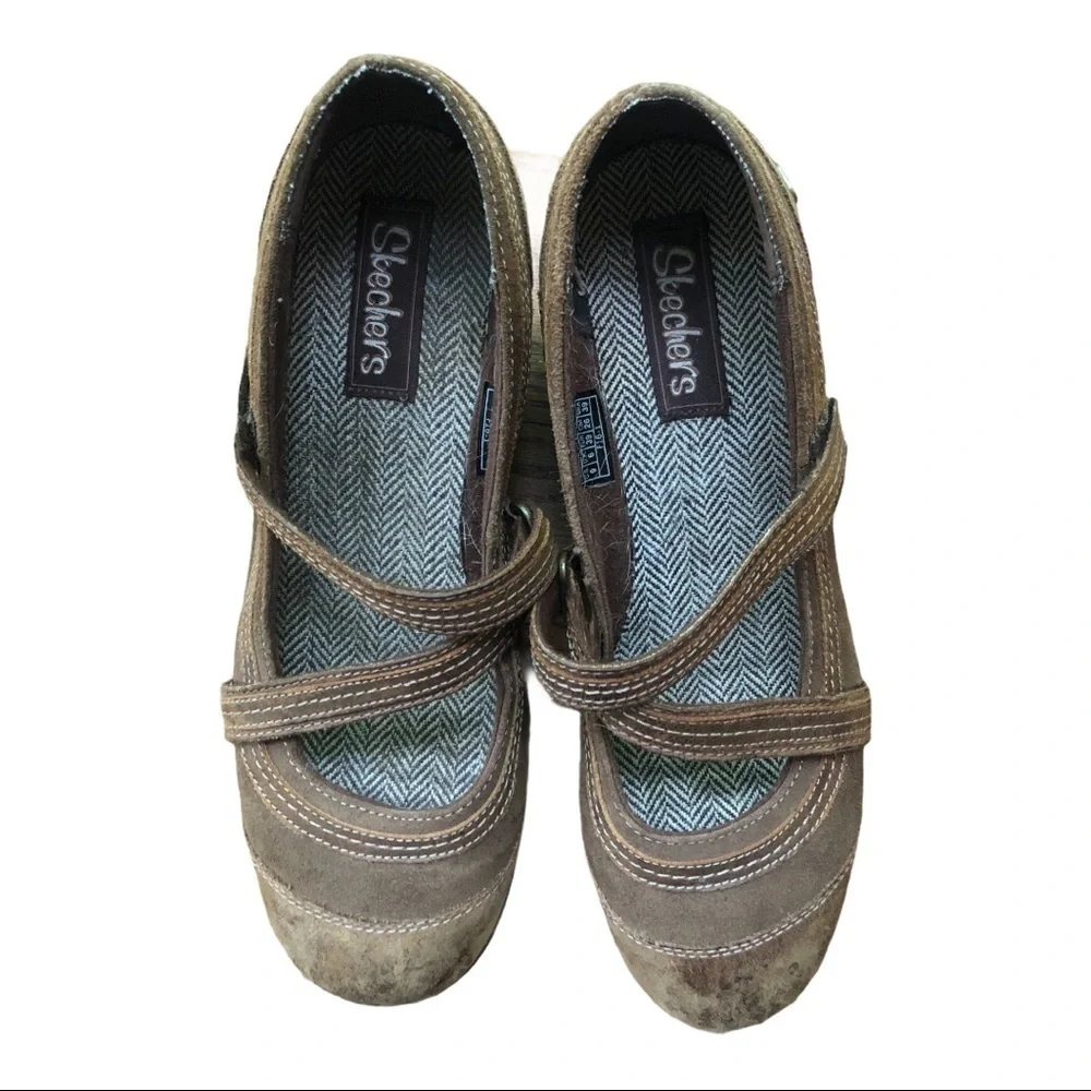 - Beautiful Women’s Brown wedge Sketchers Shoes Size 9